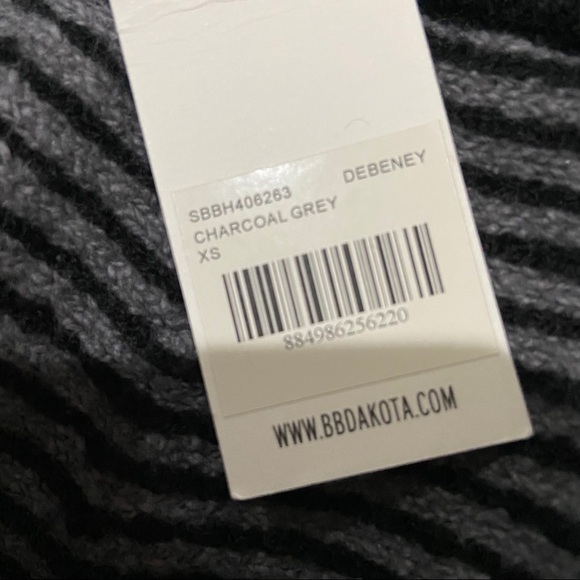 NWT BB Dakota Debeney Cold Shoulder Sweater - Picture 3 of 5